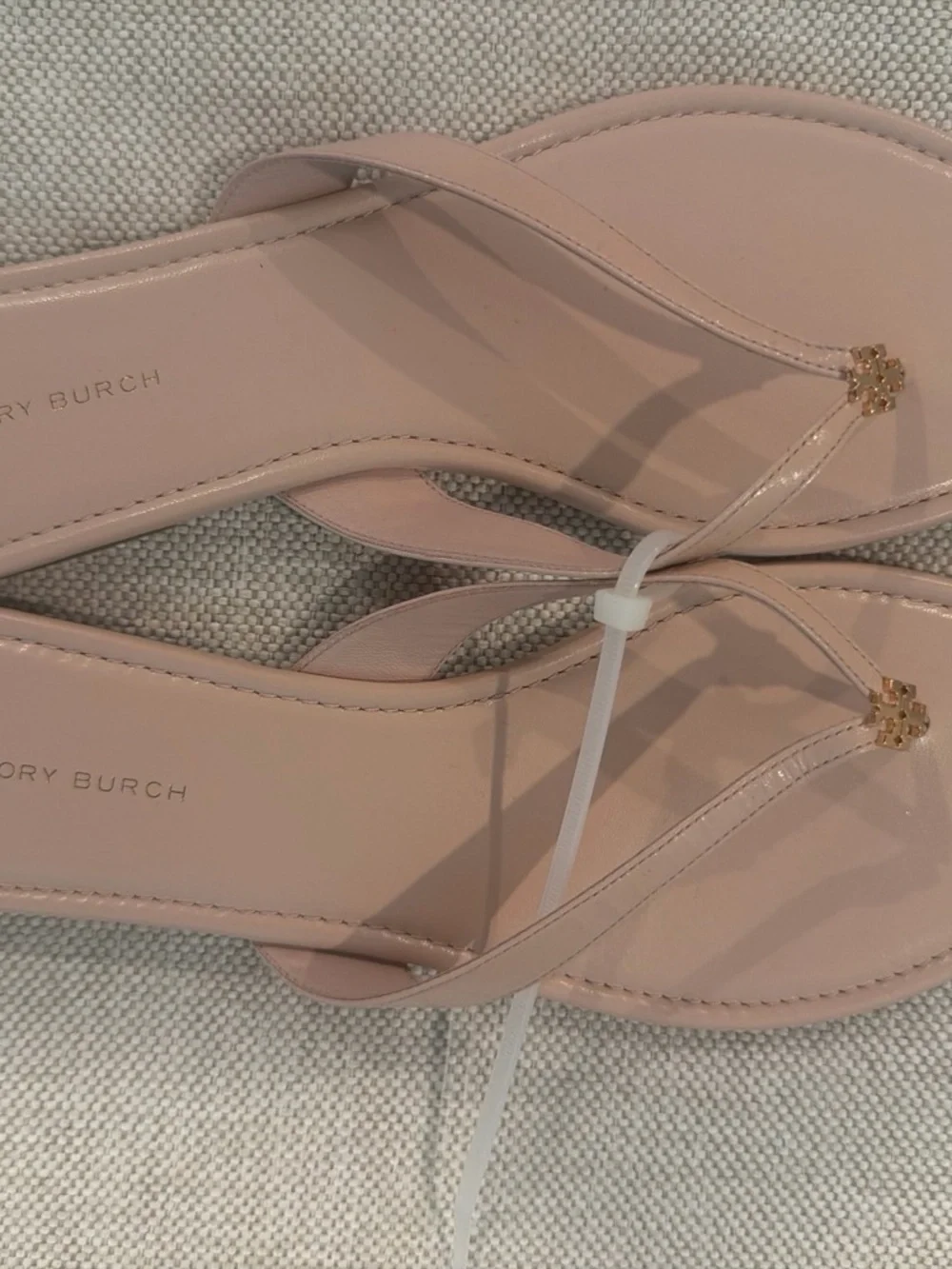 Tory Burch nude Leather Thong Sandals with Gold Logo new